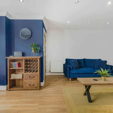 Gasthuis Guestready - Charming Retreat In Trafford 4*