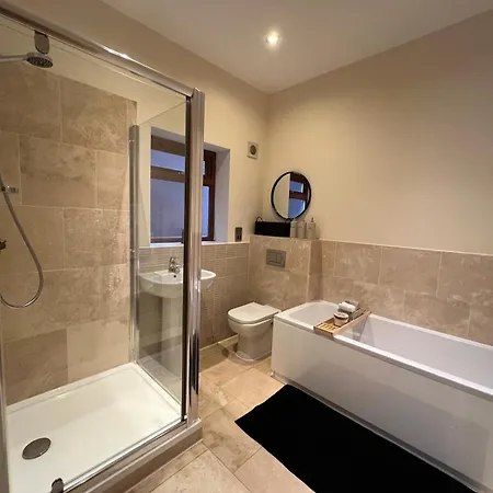 Elegant House - 3 Bedroom, 3 Bathroom Nyaraló Manchester