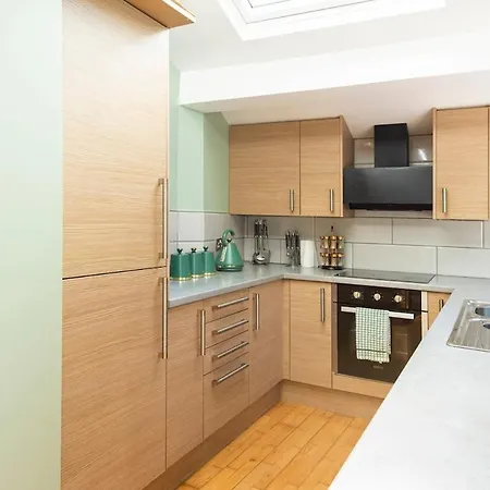 Spacious 3br Family With Big Garden 度假居