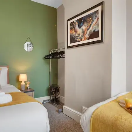 Stylish 3-bedroom 14mins To Co-op Live Arena