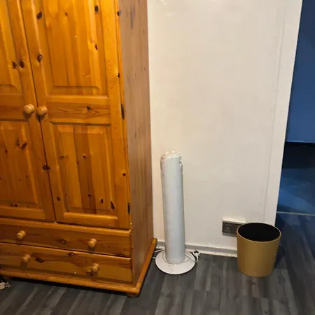 Female&family Single, Double And King Size With Shared Bathroom *