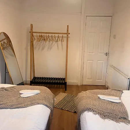 Cosy Manchester 3-Bed House With Parking Sleeps 5 Manchester