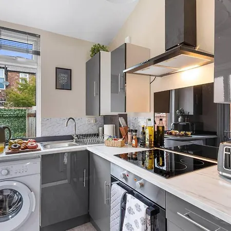 Stylish 3-bedroom 14mins To Co-op Live Arena Holiday home *