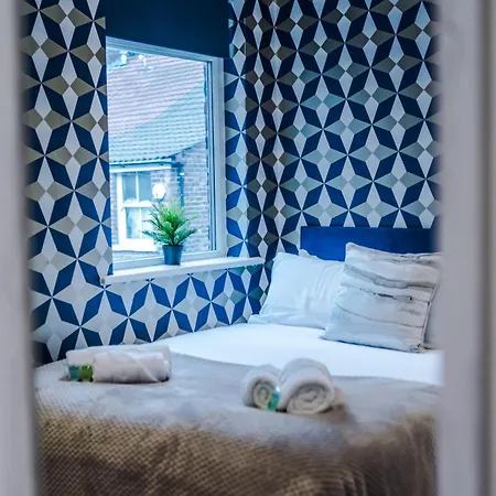 Nyaraló Stunning 5bed 3bath House, Parking,