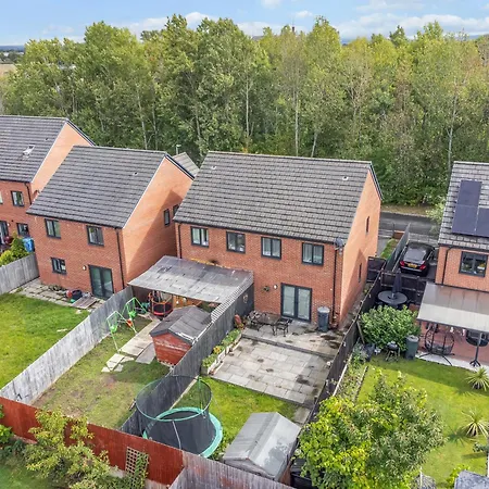 Holiday home 3 Bedroom House With 5 Beds And Parking 18lw *