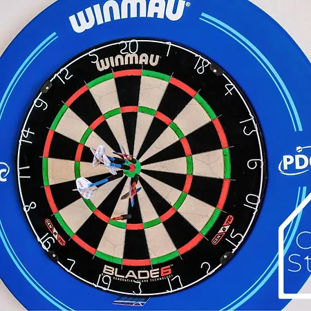 Spacious 3 Bed With Pac-man, Darts And 2 Parking Spaces מנצ'סטר