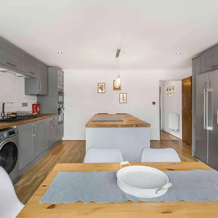 Guestready - Charming Retreat In Trafford 招待所 4*