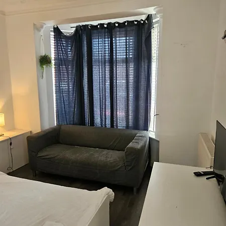 منزل للإقامة 28 Decent Homes مانشستر