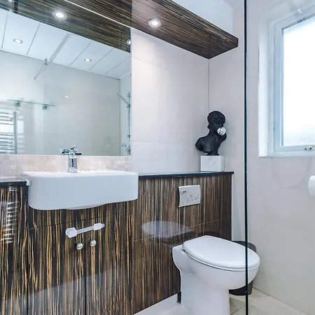 Minutes To The Coop Live Arena & Etihad Stadium - Free Parking With Ev Charger