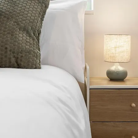 Cosy Stylish 5-bed 3-bath, With Free Wi-fi, Garden And Parking