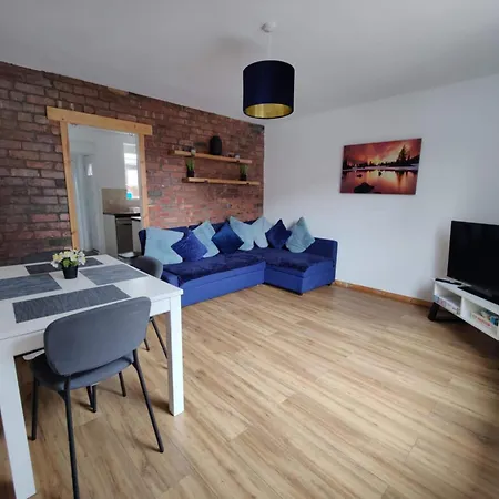 3 Bed House - Sleeps 7 - Garden - Parking - Wifi Feriehus *