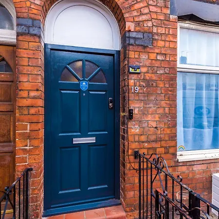 Stunning 5bed 3bath House, Parking,