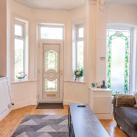 Spacious 3br Family With Big Garden 度假居 曼彻斯特