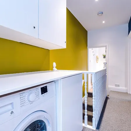 Stunning 5bed 3bath House, Parking,