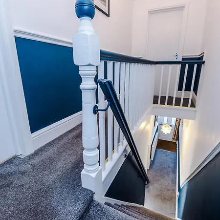 בית נופש Spacious 4br With 3 Baths, מנצ'סטר