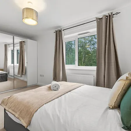 3 Bedroom House With 5 Beds And Parking 18lw Casa vacanze Manchester