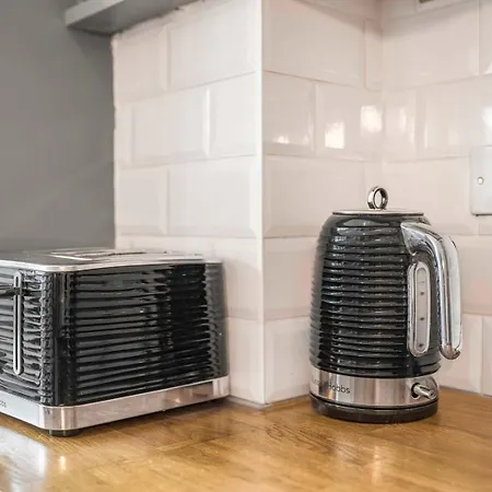 Guestready - Charming Retreat In Trafford