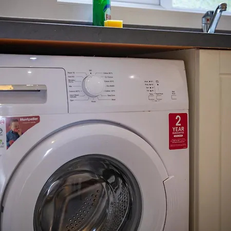 3 Bedroom House With 5 Beds And Parking 18lw Manchester