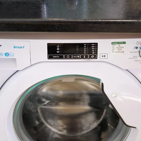 Bright And Cosy 3-bedroom Near - Free Parking - Sleeps 6 Feriehus Manchester