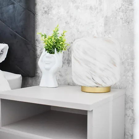 New 3 Bedroom Stylish With Drive & Garden Μάντσεστερ