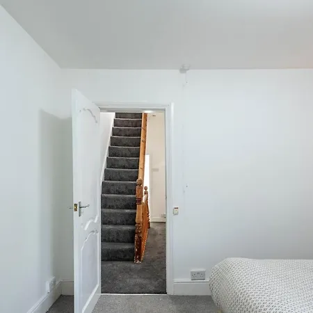 Spacious 3br Family With Big Garden * Manchester