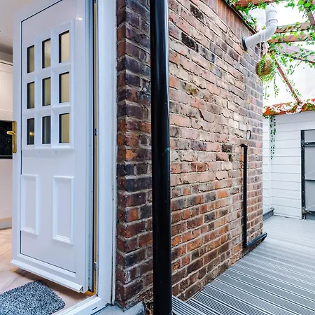 Stunning 5bed 3bath House, Parking,