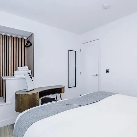 Holiday home Minutes To The Coop Live Arena & Etihad Stadium - Free Parking With Ev Charger *