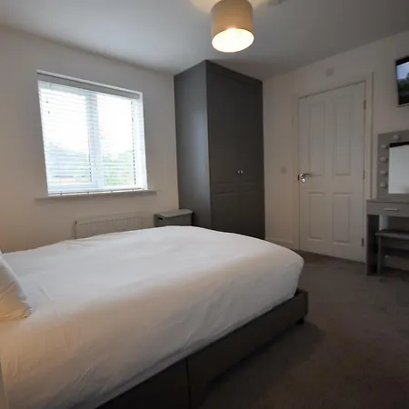 Modern 3br With Garden And Parking Mcr 度假居