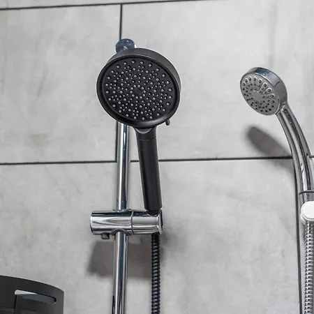 Nyaraló 4 Bedroom House In Eccles, Trafford, - Sleeps 10 - 3 Double Beds - 4 Single Beds - Free Parking, Garden & Fast Fibre Wi-fi - Close To Trafford Centre, Mediacityuk, Salford Quays, And Both Old Trafford Stadiums Manchester