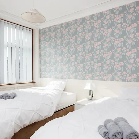 Beautiful 'mayfield' With Private Pool! 度假居