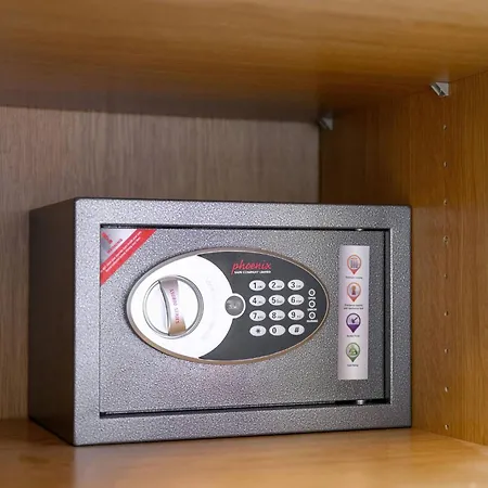 Bright And Cosy 3-bedroom Near - Free Parking - Sleeps 6 *