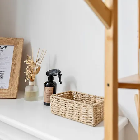 Holiday home Cosy Stylish 5-bed 3-bath, With Free Wi-fi, Garden And Parking *