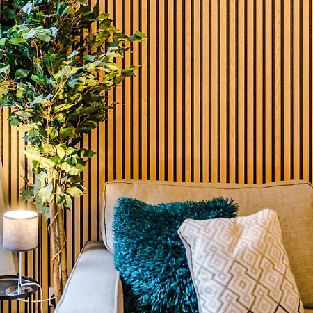 Stunning 5bed 3bath House, Parking,