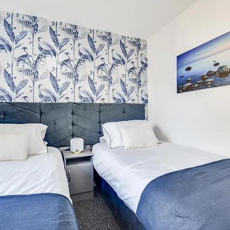 Nyaraló New 3 Bedroom Stylish With Drive & Garden Manchester