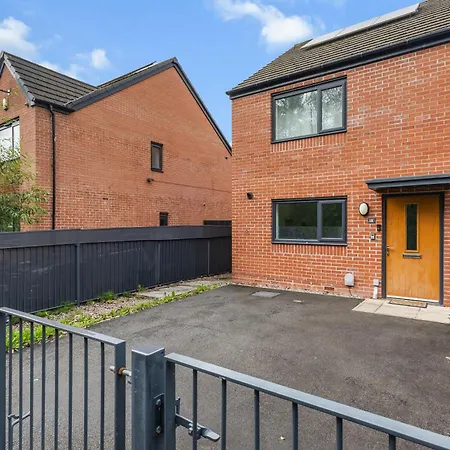 別荘 3 Bedroom House With 5 Beds And Parking 18lw *