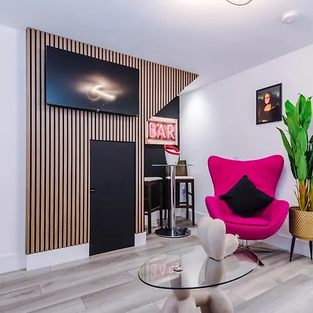 Holiday home Minutes To The Coop Live Arena & Etihad Stadium - Free Parking With Ev Charger *