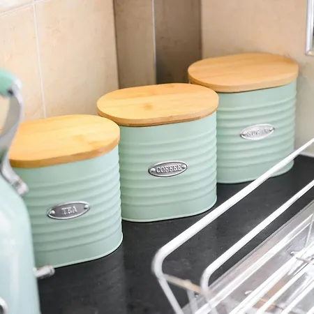 Bright And Cosy 3-bedroom Near - Free Parking - Sleeps 6