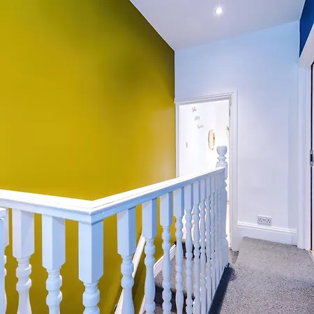 Stunning 5bed 3bath House, Parking, *