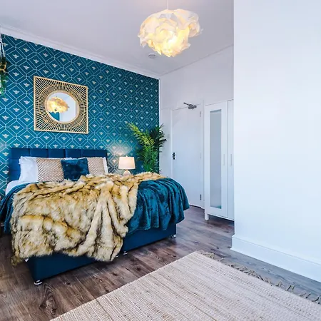 Spacious 4br With 3 Baths, * מנצ'סטר