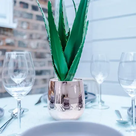 Stunning 5bed 3bath House, Parking,