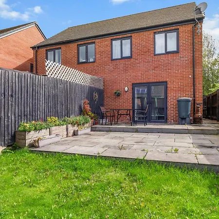 3 Bedroom House With 5 Beds And Parking 18lw Nyaraló Manchester