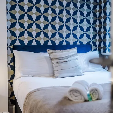 Nyaraló Stunning 5bed 3bath House, Parking, Manchester