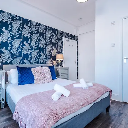 Spacious 4br With 3 Baths, *