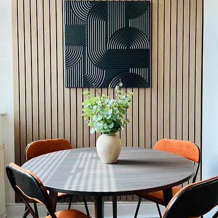 Stylish 5br 5ba In Salford Street Parking Prázdninový dům *