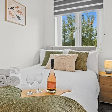 別荘 Cosy Stylish 5-bed 3-bath, With Free Wi-fi, Garden And Parking *