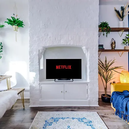 Spacious 4br With 3 Baths, בית נופש *