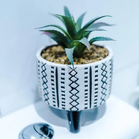 Stunning 5bed 3bath House, Parking,