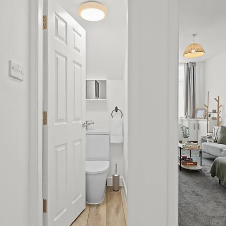 Hébergement de vacances Cosy Stylish 5-bed 3-bath, With Free Wi-fi, Garden And Parking *