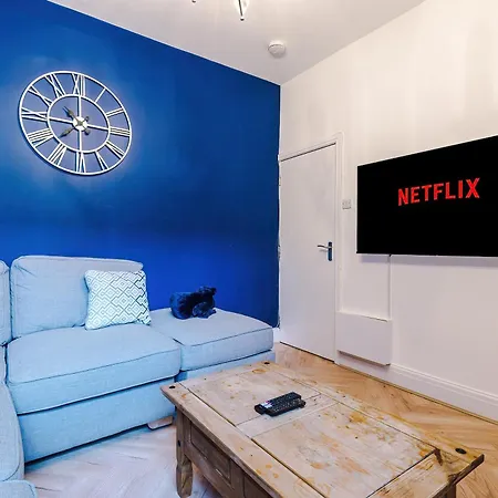 Stunning 5bed 3bath House, Parking, Nyaraló Manchester