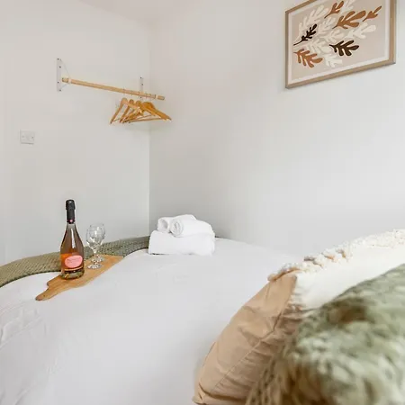 別荘 Cosy Stylish 5-bed 3-bath, With Free Wi-fi, Garden And Parking マンチェスター